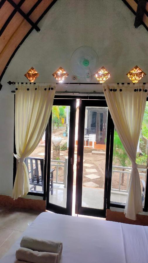 Meno Lodge Gili Meno Exterior photo